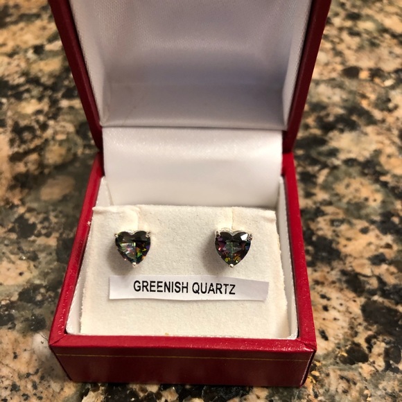 Jewelry - Genuine Greenish Quartz Gemstone Heart Shaped Earrings. Retail 92.00 NWT